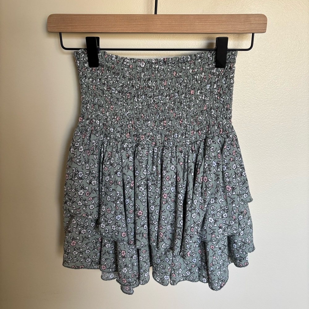 Floral ruffled miniskirt from Vestique in great condition!